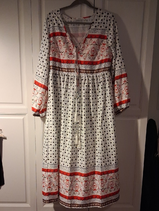 MISSLOOK Dresses & Skirts - MISSLOOK White Maxi Dress with Border Print